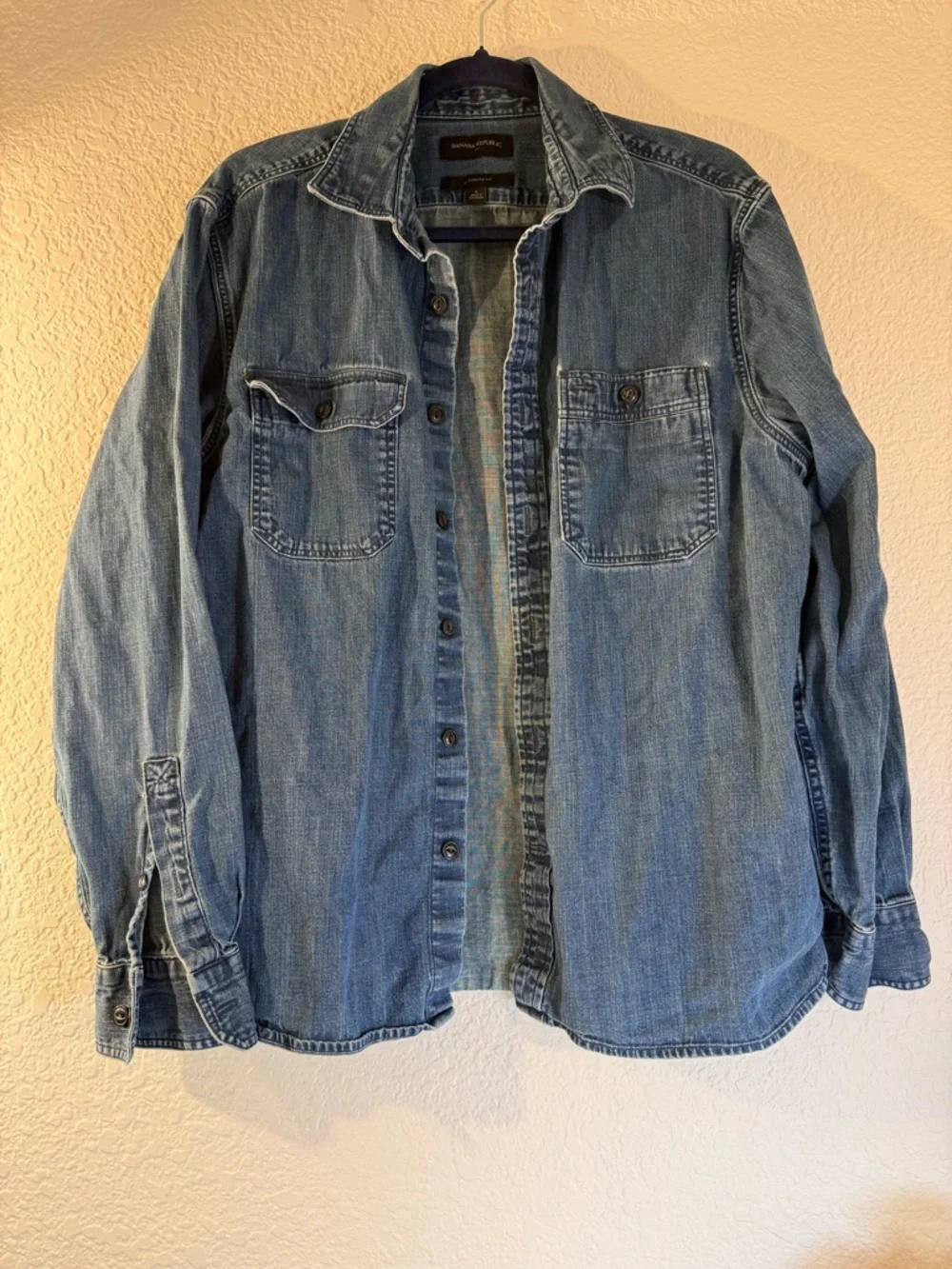 Banana Republic Heritage‎ Vintage Denim Shirt Men's Large 23.5” 100% Cotton Blue